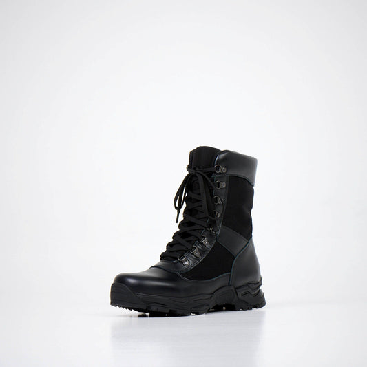 Samelin 590  Desert Boots vetoketjulla, on valmistettu vettä hylkivästä aidosta nahasta ja tekstiilistä.
