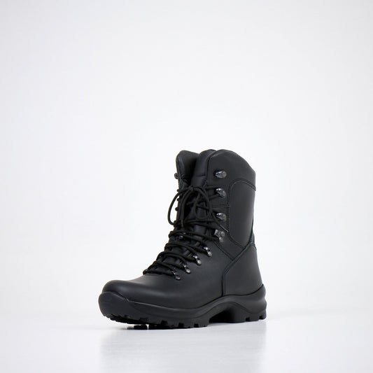 Mustat Samelin 739 Military Boots, jotka ovat valmistettu vedenpitävästä krominahasta.
