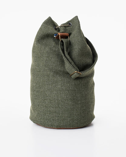 Käsintehty vihreä Trendbag-tuotemerkin Märss -kangaslaukku, joka on valmistettu laadukkaasta huonekaluteollisuuden ylijäämäkankaasta.