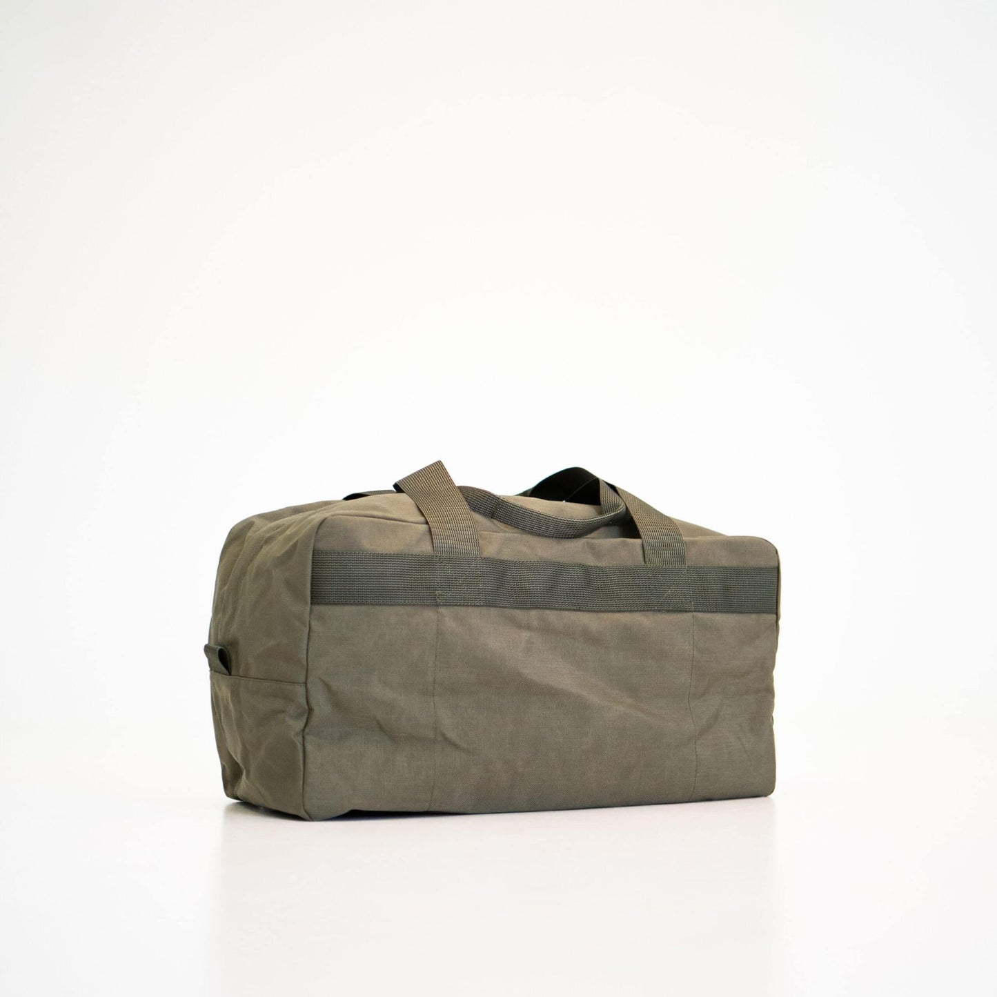 Galvi-Linda tuotemerkin kestävästä Cordura-kankaasta valmistettu armeijan vihreä matkakassi, joka on armeijatason laatua.
