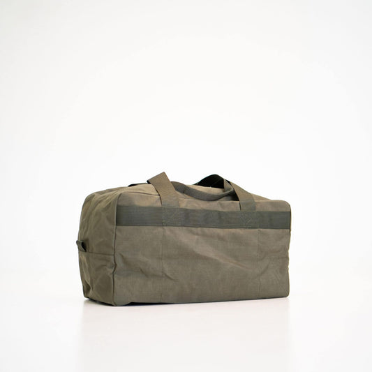 Galvi-Linda tuotemerkin kestävästä Cordura-kankaasta valmistettu armeijan vihreä matkakassi, joka on armeijatason laatua.